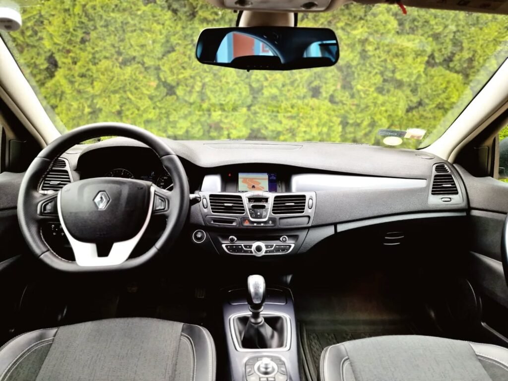 Renault Laguna Sedan Механическая 2.0 L