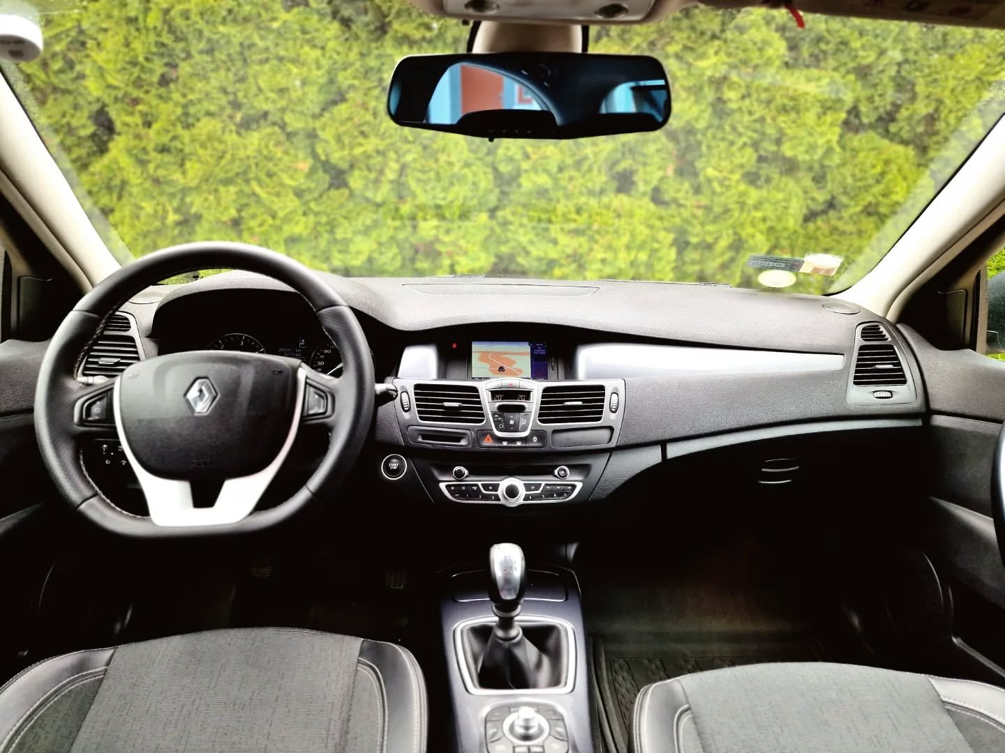 Renault Laguna Sedan Механическая 2.0 L