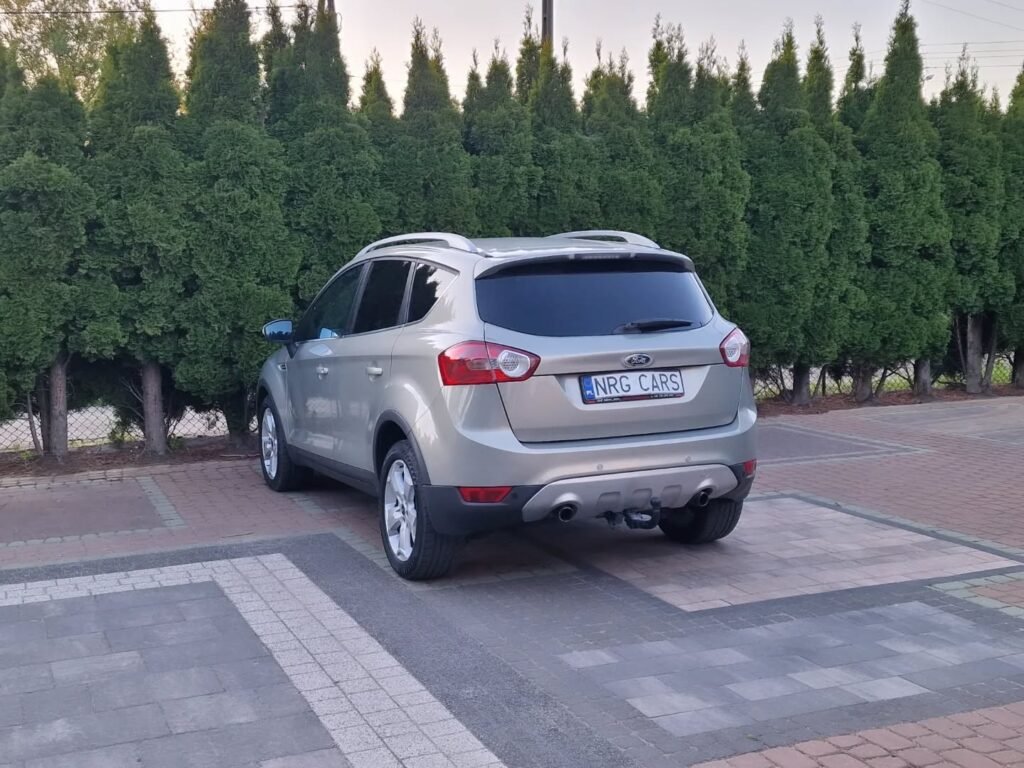 Ford Kuga Minivan Механическая 2.0 L