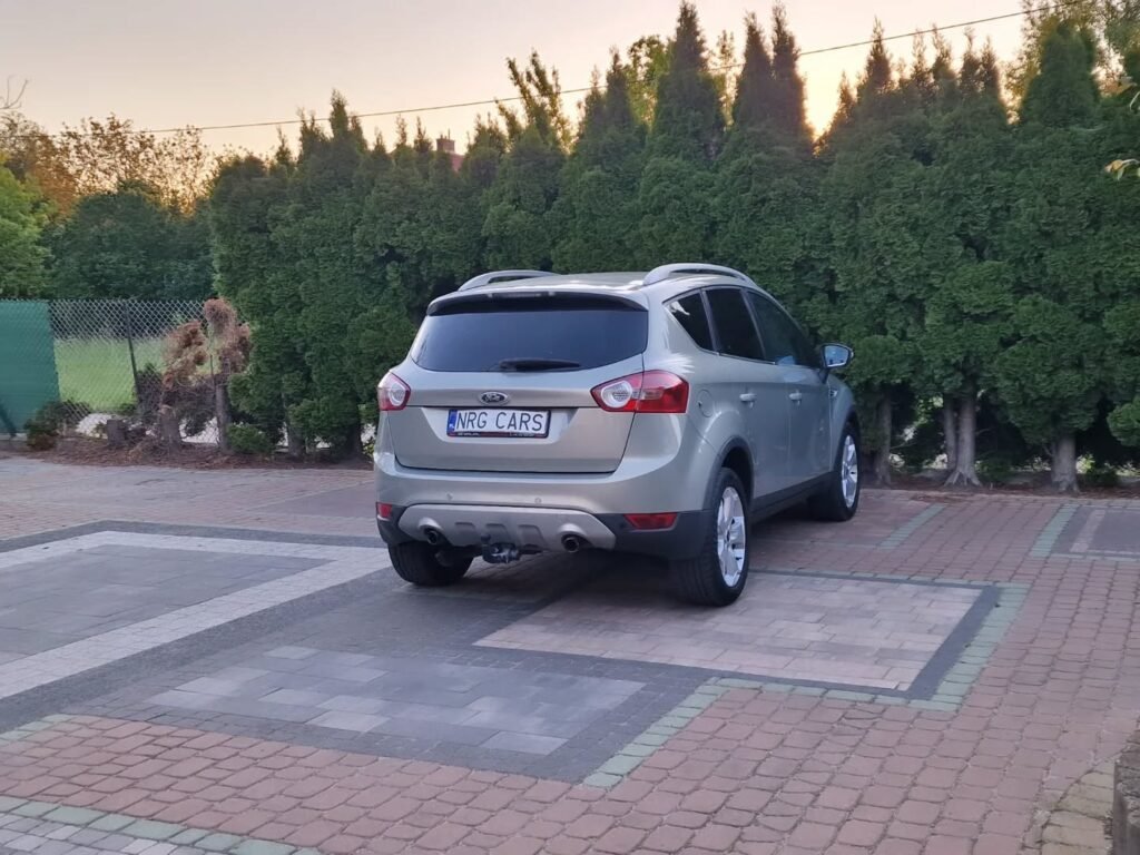 Ford Kuga Minivan Механическая 2.0 L