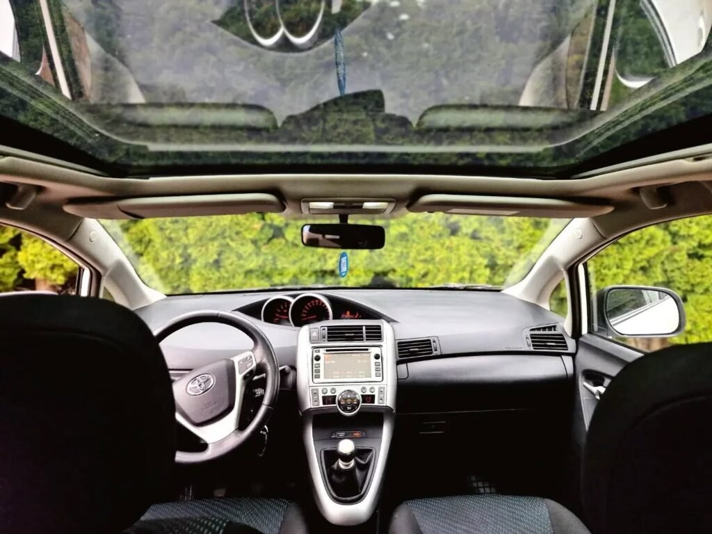 Toyota Verso Van Механическая 2.0 L