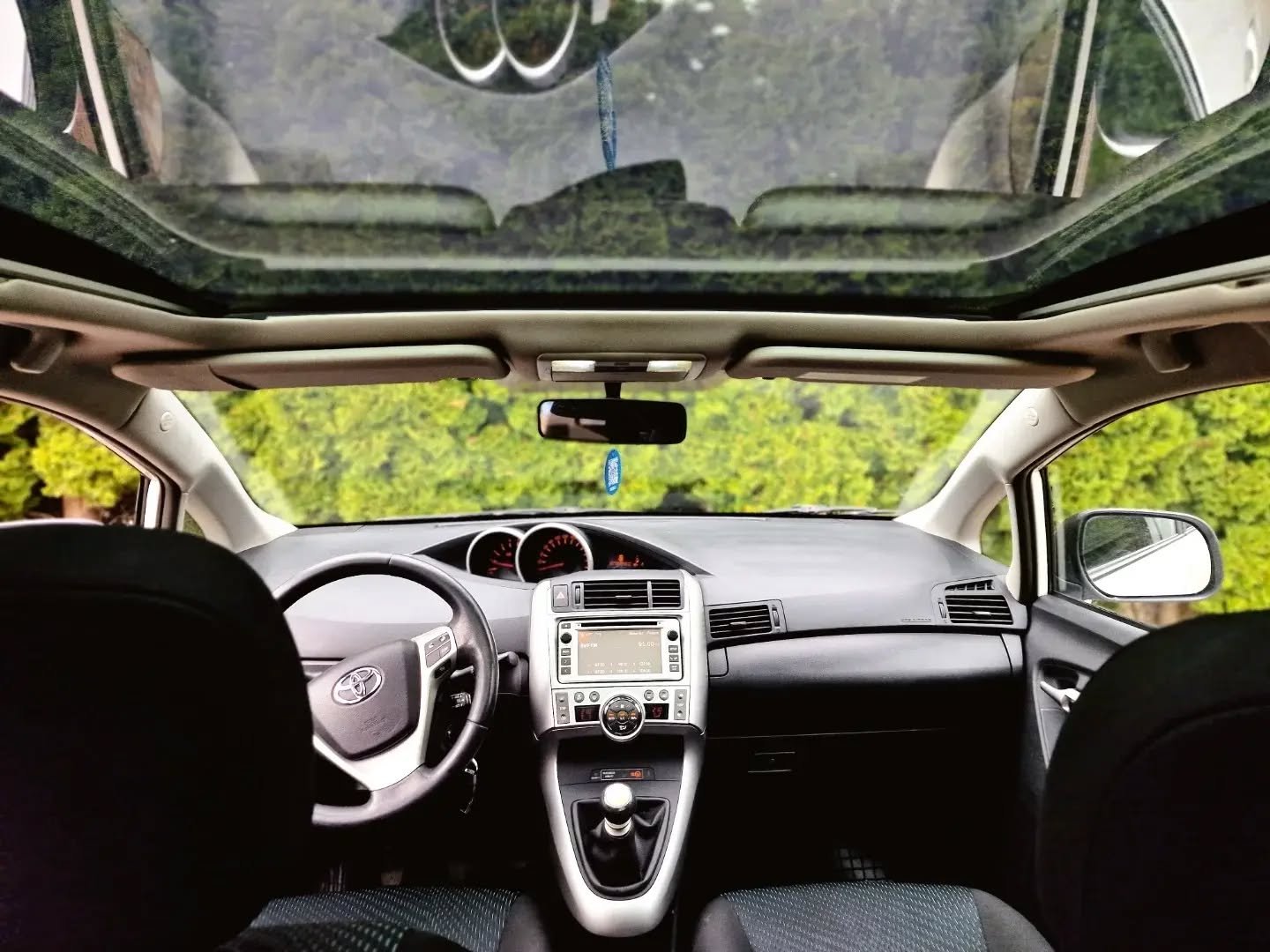 Toyota Verso Van Механическая 2.0 L