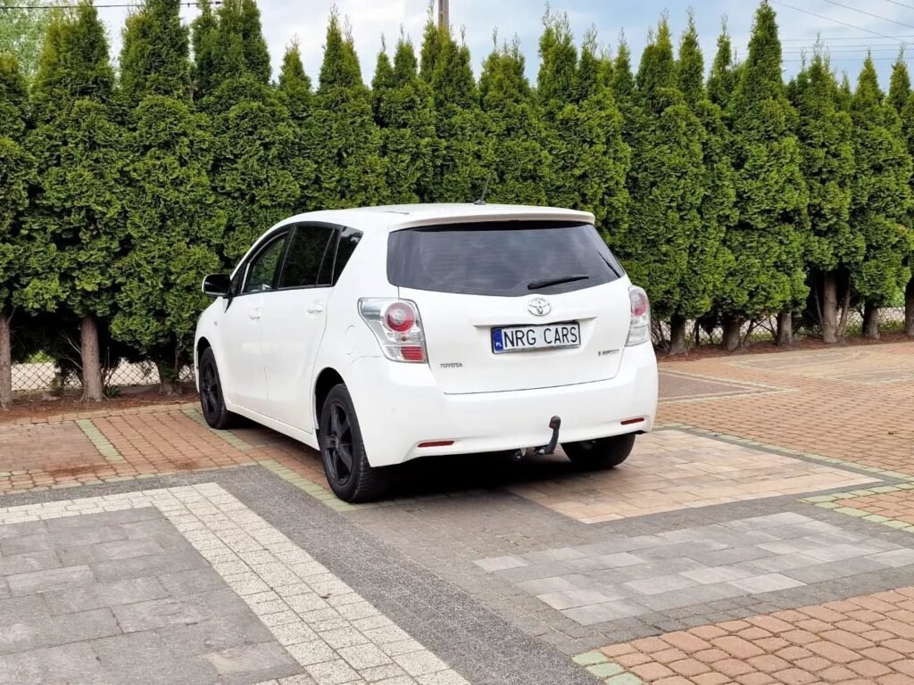 Toyota Verso Van Механическая 2.0 L