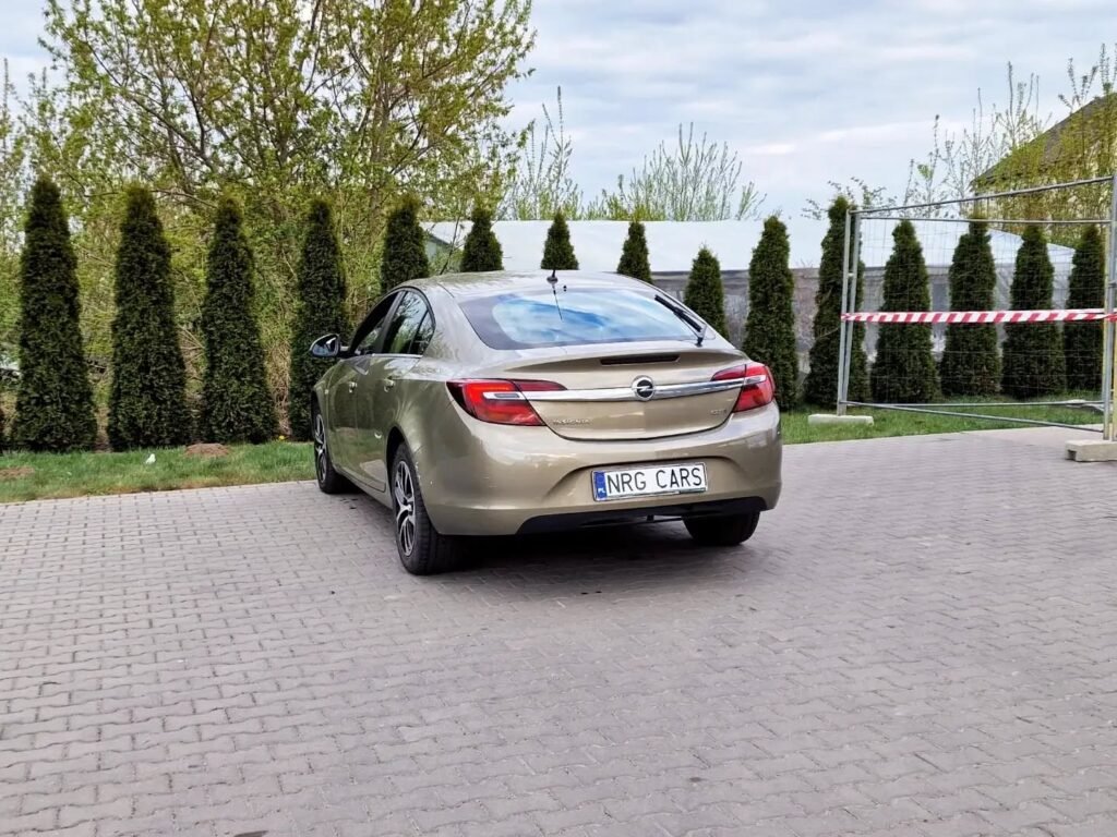 Opel Insignia 2015 Sedan Механическая 2000cc