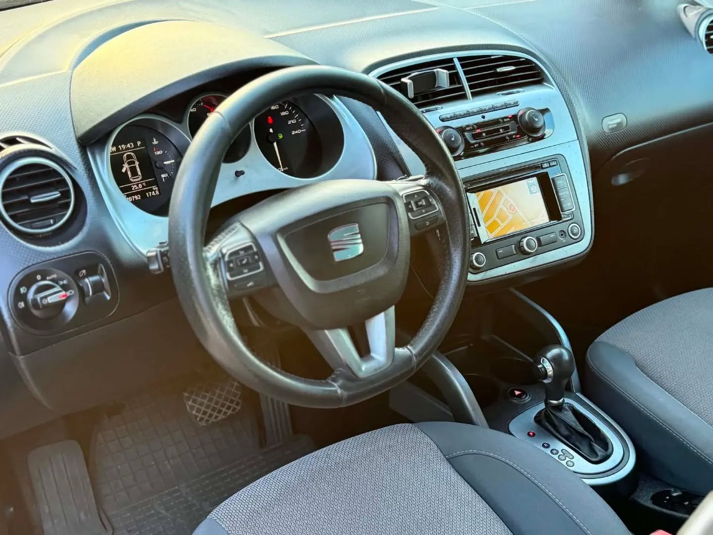 Seat Altea XL 2011 Minivan Автоматическая 1.6 L