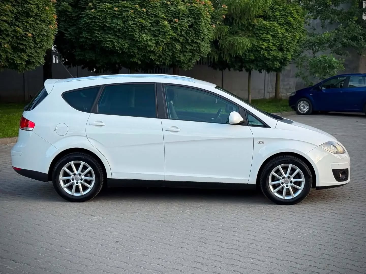 Seat Altea XL 2011 Minivan Автоматическая 1.6 L