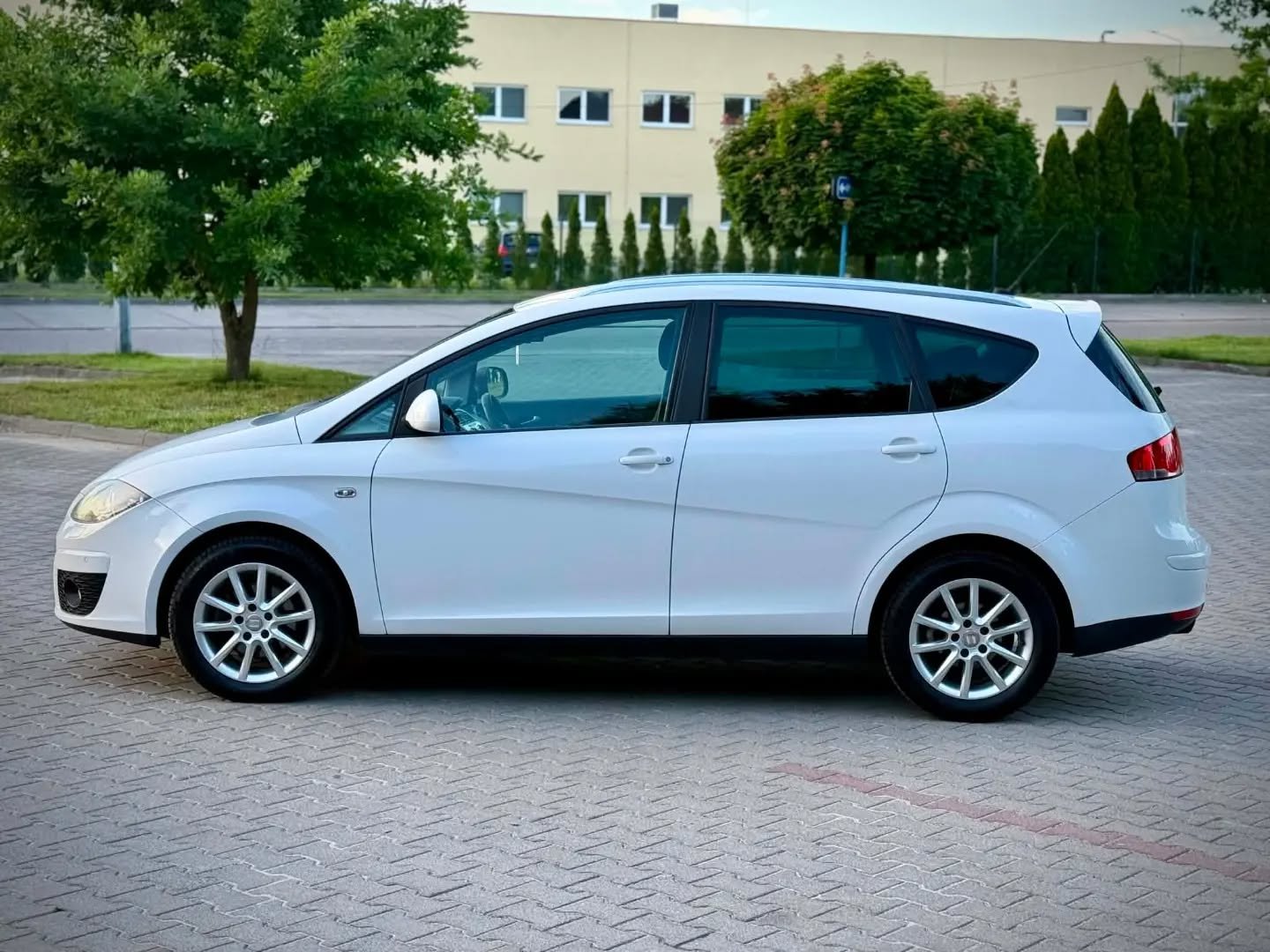Seat Altea XL 2011 Minivan Автоматическая 1.6 L
